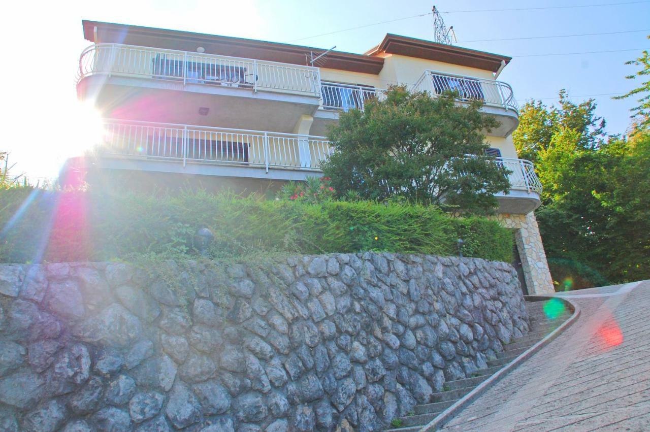 Spacious In Quiet Surrounding *